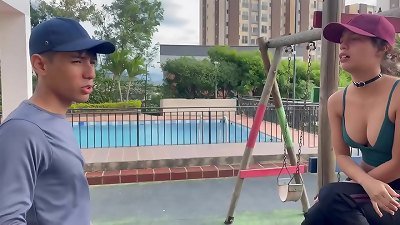 I give the finest welcome to my new neighbor with the finest pound of her life. H.L.