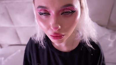 My sis was dumped by her boyfriend during ovulation, and as her step-brother, I helped her out with sex.