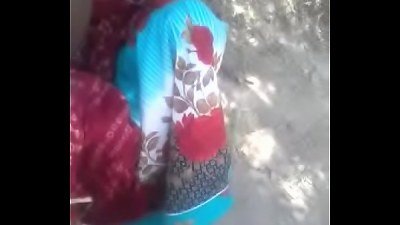 Doggi outdoor in saree