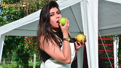 CARNE DEL MERCADO - #Carmen Lara - magnificent Latina Knows How To Spend Her Free Time