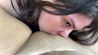 While sunbathing my stepsister sucks my cock-squeezing and handsome vulva