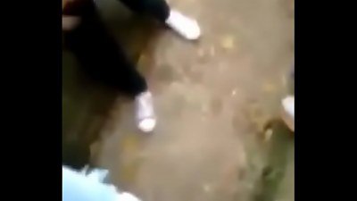 Colombianita loca ense&ntilde;a su arse y vagina a hombres desconocidos