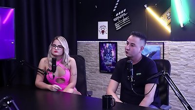 N&atilde;o gostava de ver a namorada dando o cu, mas se acostumou, e sa&iacute;ram do swing pro hostel com dez pessoas - Bruna carlos e Matheus Caetano