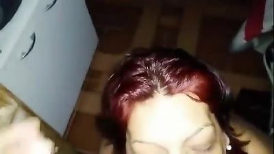 Me ando cogiendo a la mam&aacute; de un amigo, se volvi&oacute; adicta a mi verga