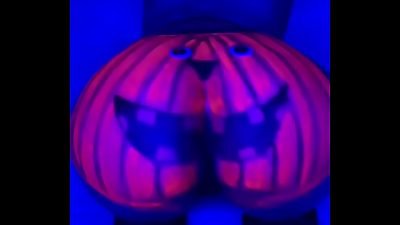 twerking the pumpkin
