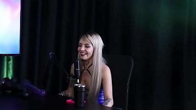 Ela foi diagnosticada como Ninfo, e tomou rem&eacute;dios para baixar a libido, e quando perdeu a virgindade... - Kyra (SHEER/RED)