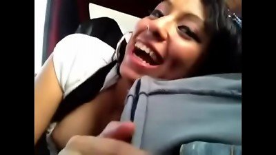 Novinha pagando um boquete antes da faculdade