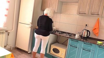 milf stretches her enormous ass for anal hookup her son