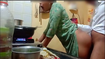 Indian gorgeous wife got ravaged while cooking