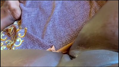 watch me play with my ass crevice & cootchie ?till I spunk