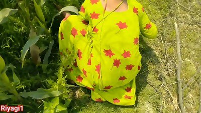 Desi Bhabi of the village was working when I shot her flick and called her home come lovemaking