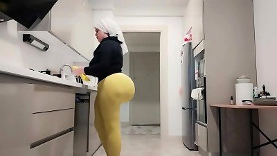 my big butt stepmom caught me observing at her ass!!!