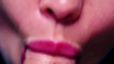 Mamada hecha de c&aacute;mara de primer plano