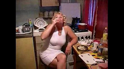 A  mom fucked by her son in the kitchen river